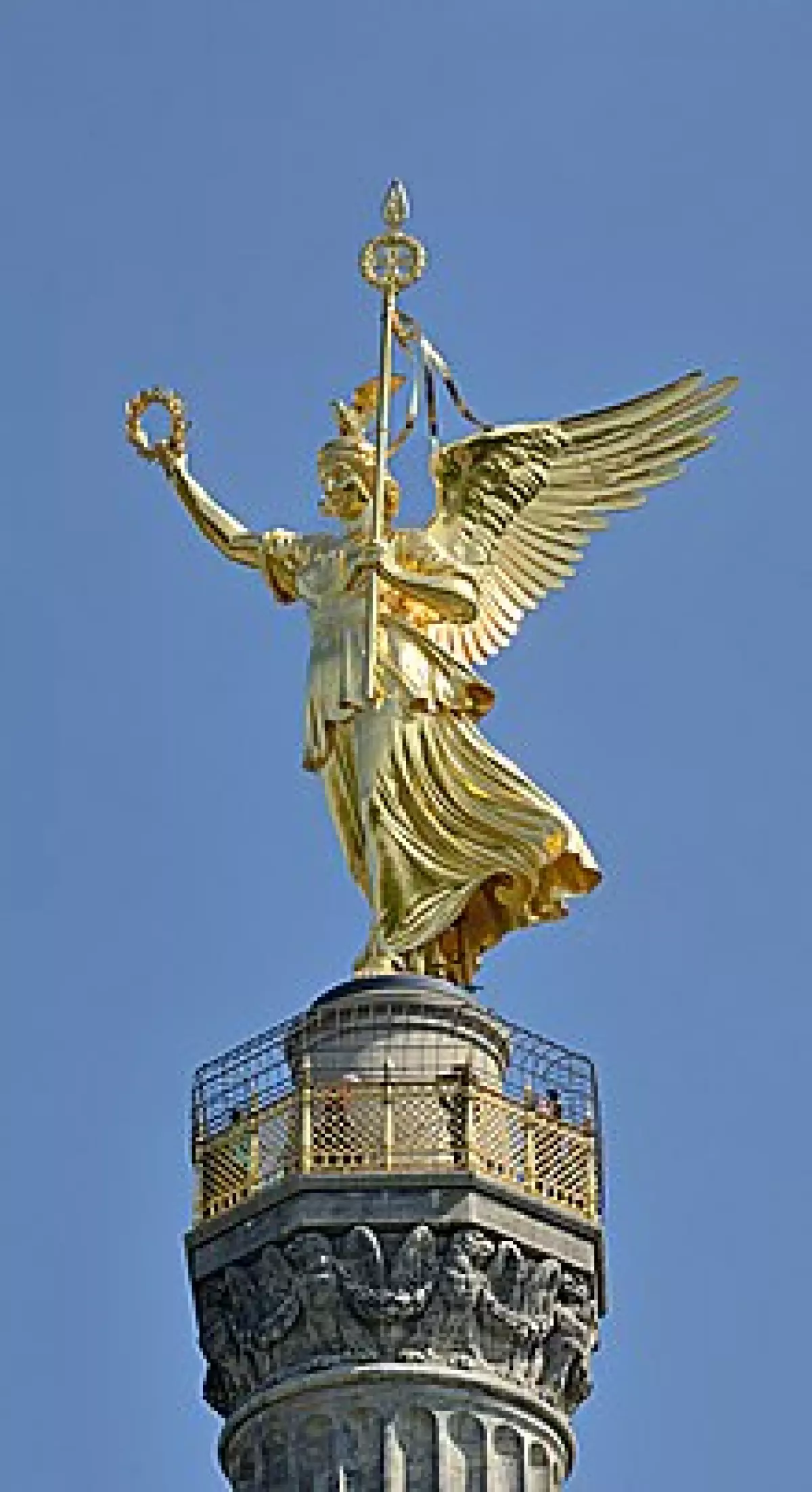 La statue dorée de Victoria