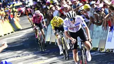 Tadej Pogacar gagne des secondes précieuses sur son rival Jonas Vingegaard lors de l'étape 13 du Tour de France