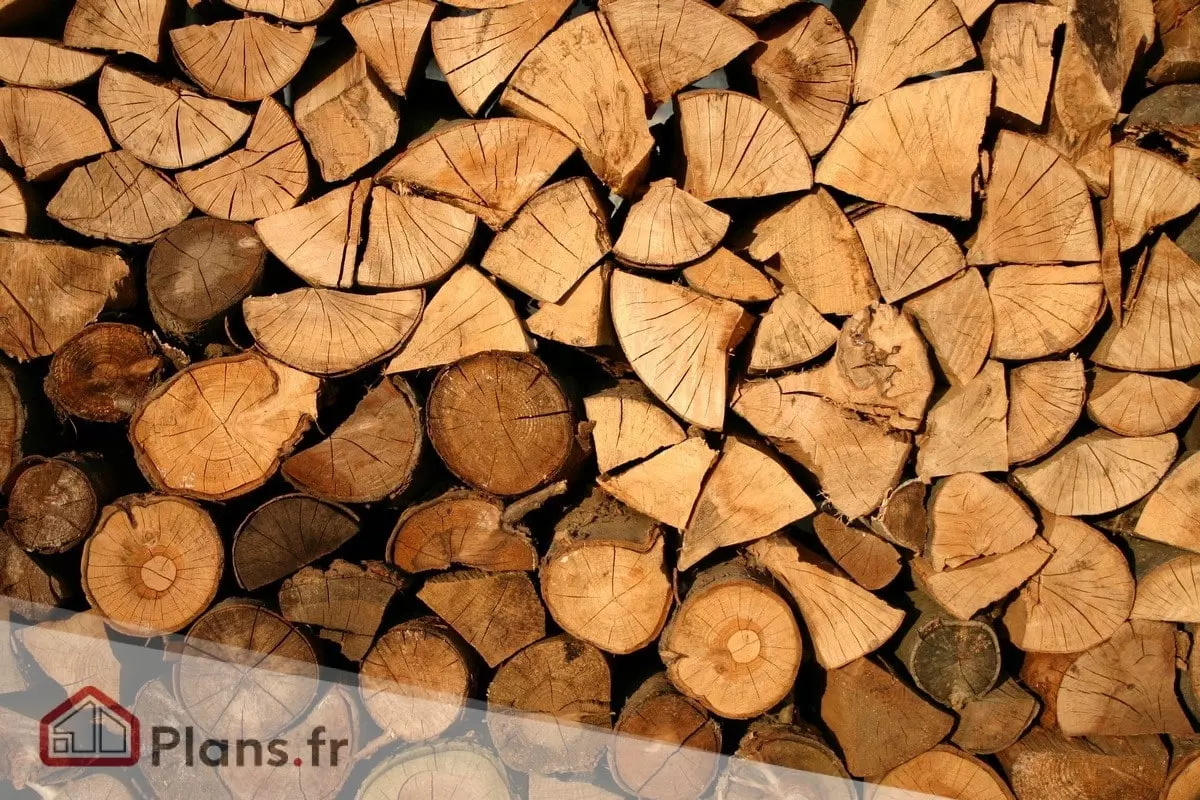 Construire un abri solide, pratique et économique pour votre bois de chauffage